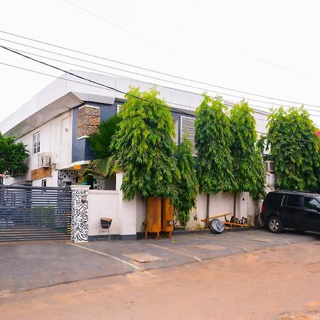 Connecting Lagos Suites Bagian luar foto