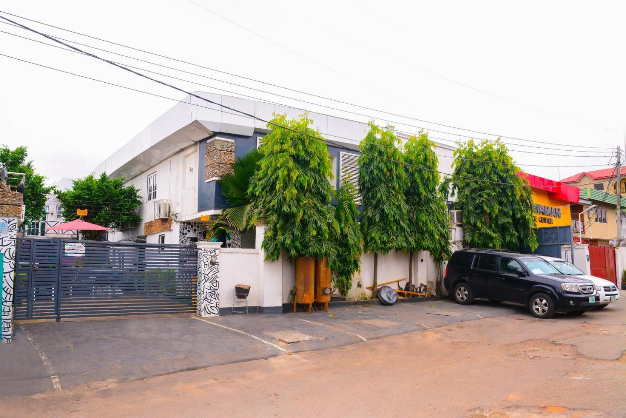 Connecting Lagos Suites Bagian luar foto