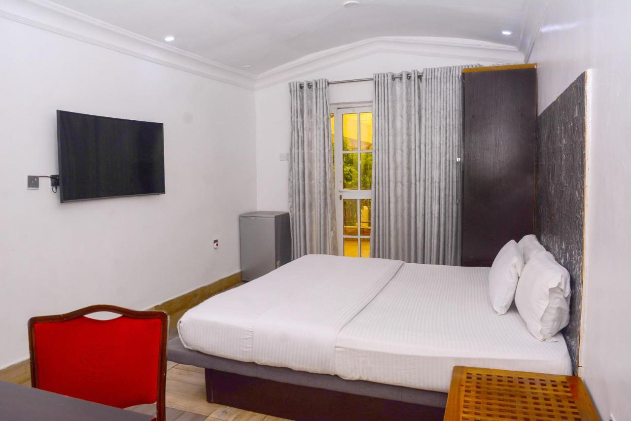 Connecting Lagos Suites Bagian luar foto