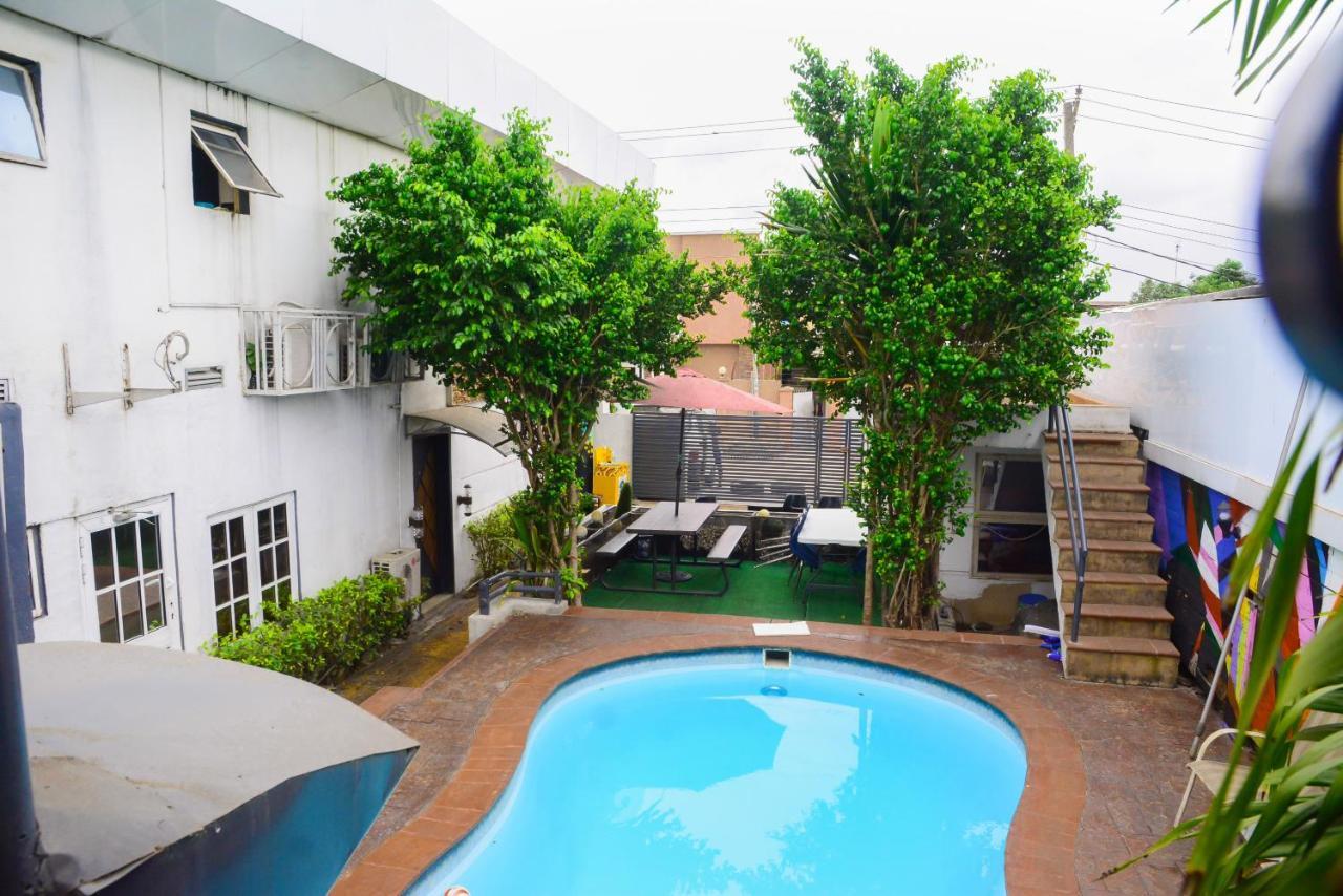 Connecting Lagos Suites Bagian luar foto