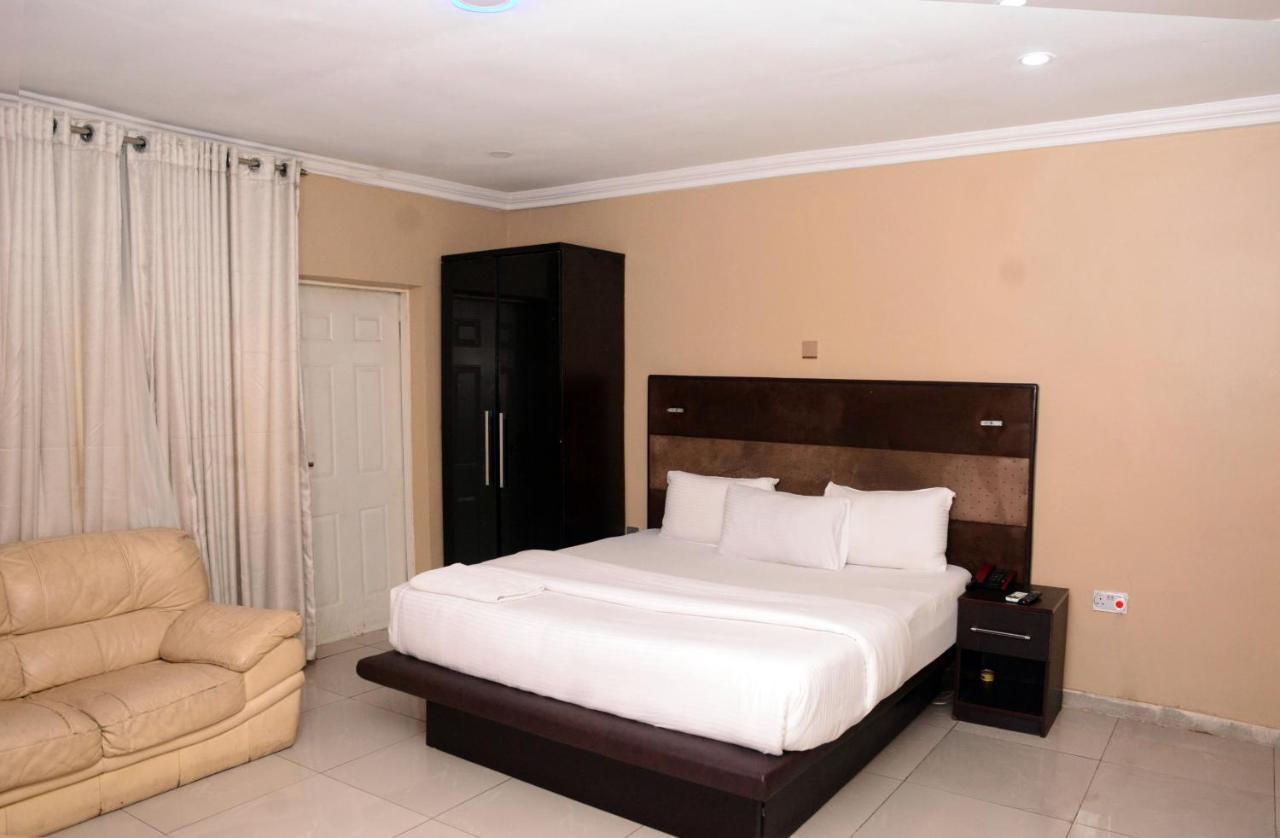 Connecting Lagos Suites Bagian luar foto