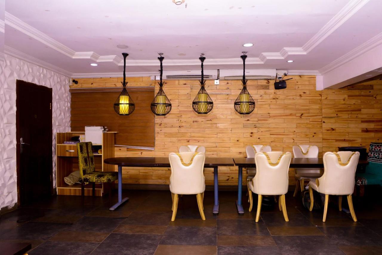Connecting Lagos Suites Bagian luar foto