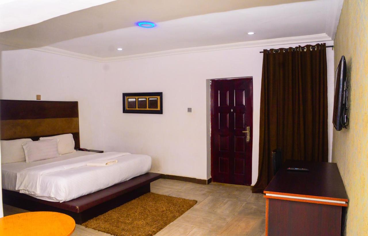 Connecting Lagos Suites Bagian luar foto