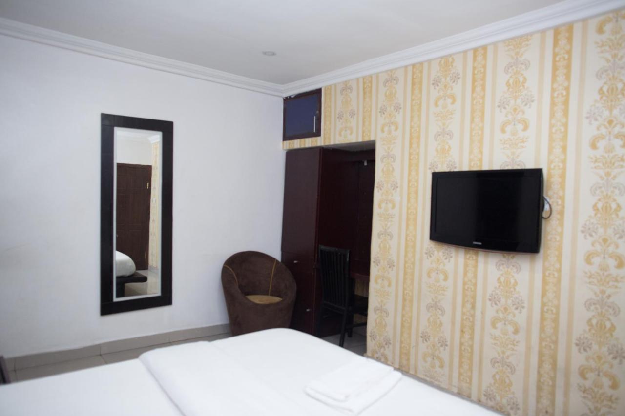 Connecting Lagos Suites Bagian luar foto