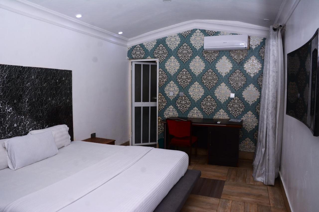 Connecting Lagos Suites Bagian luar foto